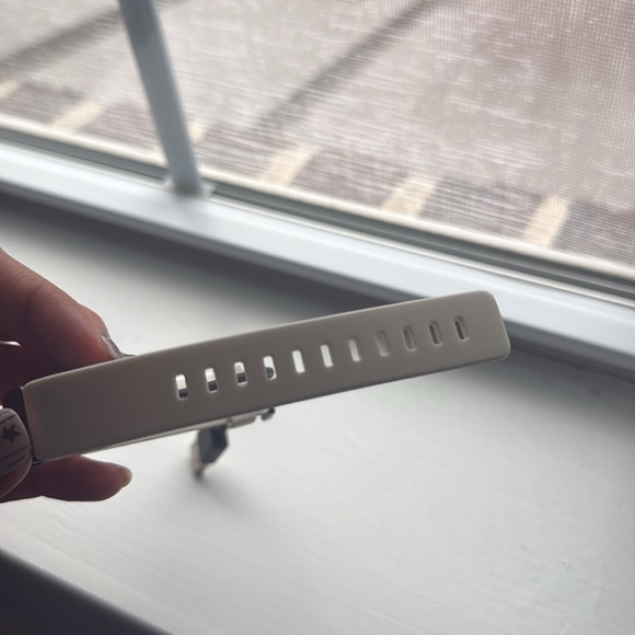 White fitbit - Picture 3 of 3